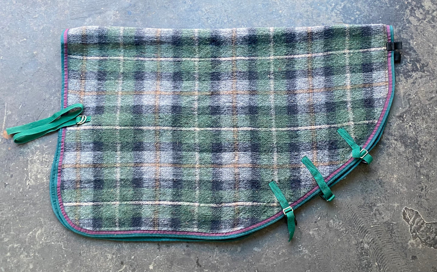 SH Wool Neck Rug FULL Tartan (242502)