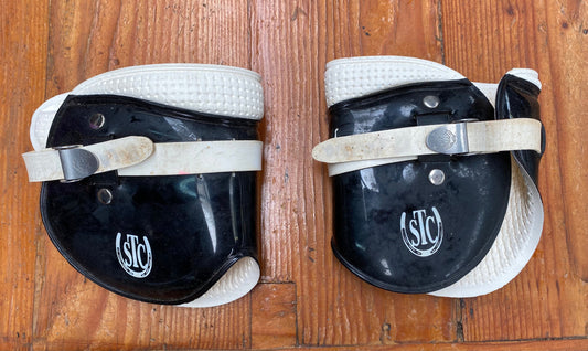 STC Brushing Boots COB Black/White (222508)