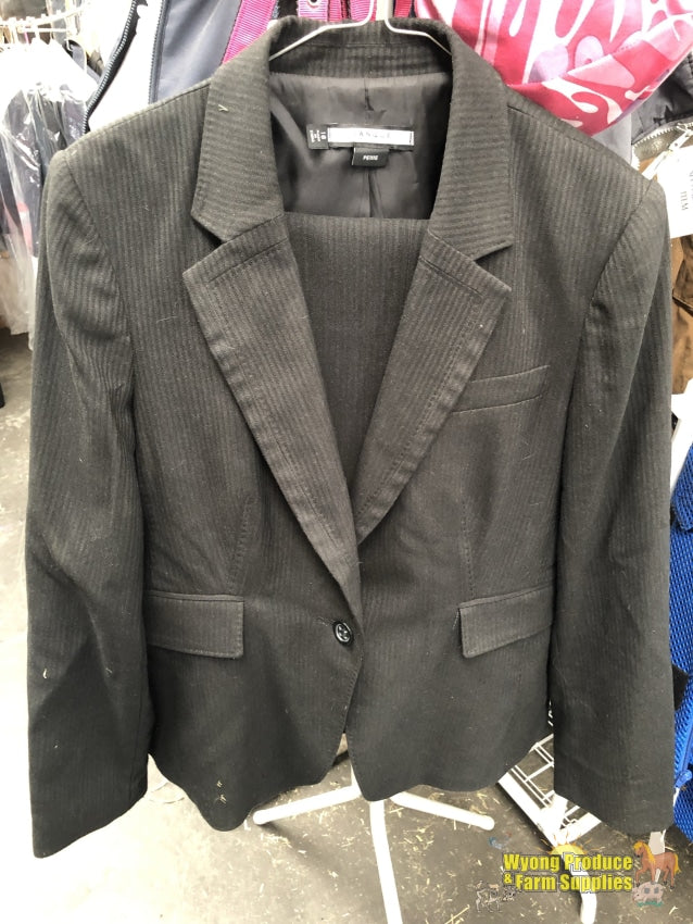Basque Suit S: Ladies 16 Grey Stripe