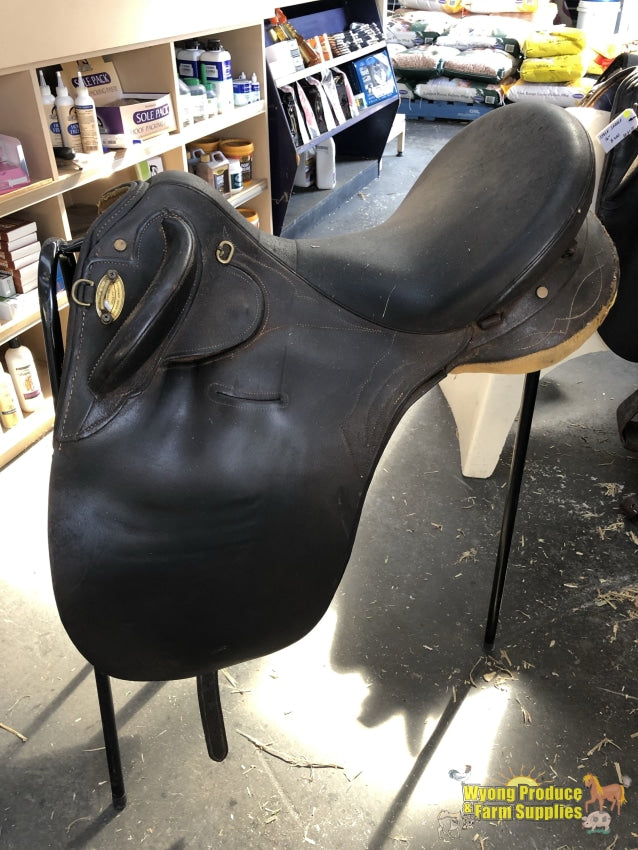 Outback Stock Saddle 17 Brown (206701)
